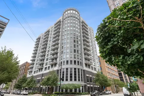421 W Huron St #601, Chicago, IL 60654