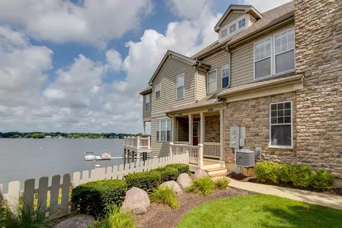 325 Sundown Ct #A, Wauconda, IL 60084