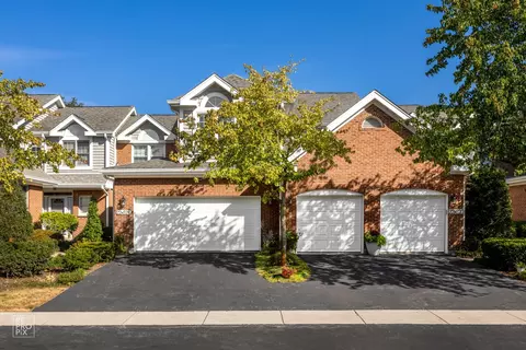 22 W524 Lakeside Dr, Glen Ellyn, IL 60137