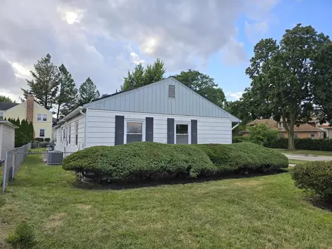 1825 E Forest Ave, Des Plaines, IL 60018 photo 4