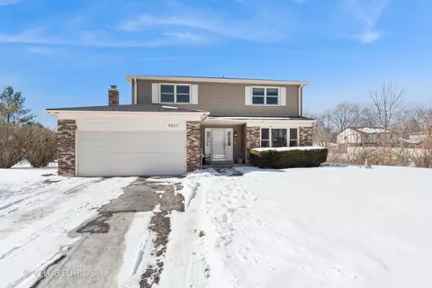 1527 Windsor Ct, Naperville, IL 60565
