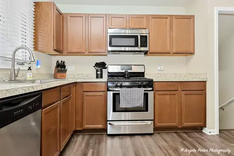 Kitchen - 616 Barbara Ln, Mchenry, IL 60051 photo 2 of 4