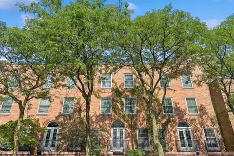 339 W Webster Ave #4D, Chicago, IL 60614