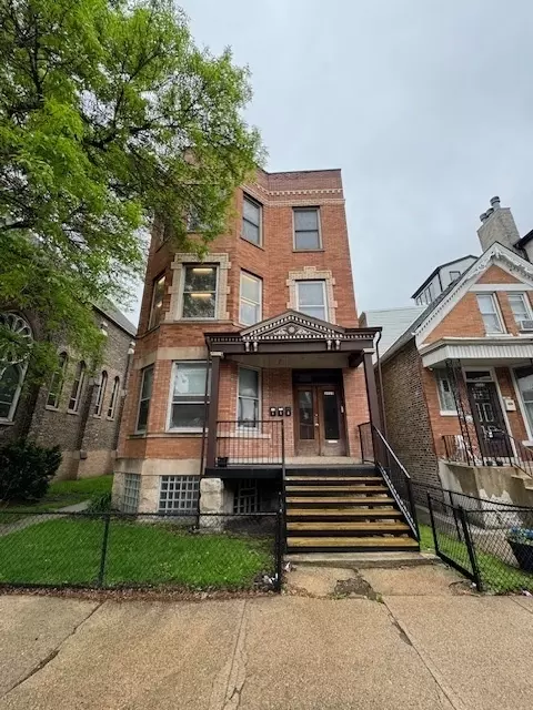 2023-2025 W Augusta Blvd, Chicago, IL 60622