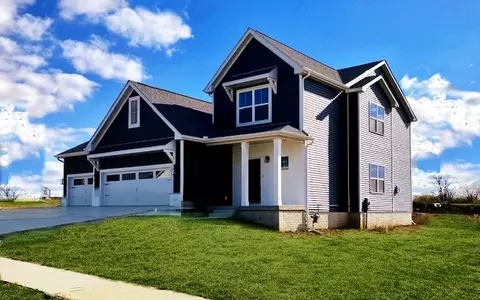 703 Isabella Dr, Mahomet, IL 61853