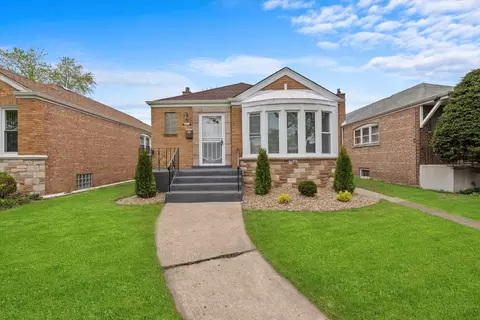 8925 S Clyde Ave, Chicago, IL 60617