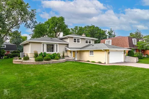 18 W145 Belair Ct, Darien, IL 60561
