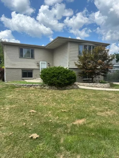 112 S Hickory St, Mundelein, IL 60060