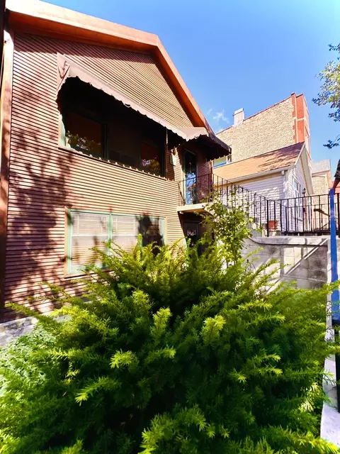 2310 S Oakley Ave, Chicago, IL 60608