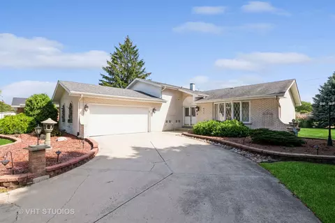 8117 Anne Dr, Orland Park, IL 60462