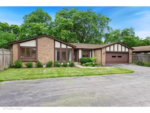 1409 Estate Ln, Glenview, IL 60026