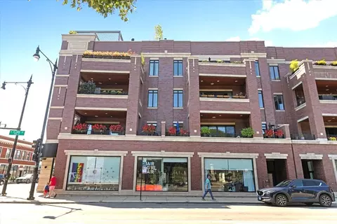4800 N Clark St #401, Chicago, IL 60640