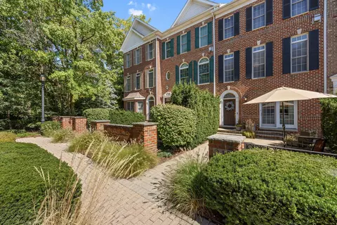 245 Box Car Ave, Naperville, IL 60540