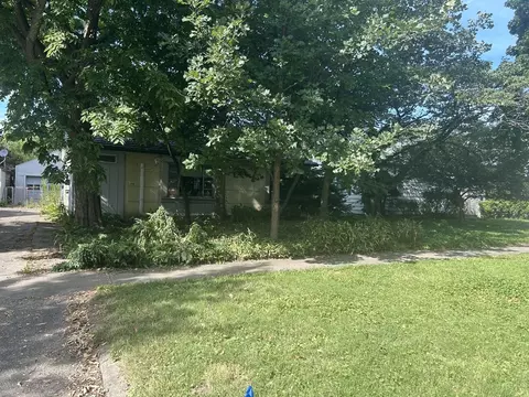 818 W Columbia Ave, Champaign, IL 61820