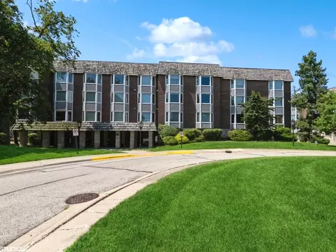 2600 Windsor Mall Ct #2F, Park Ridge, IL 60068