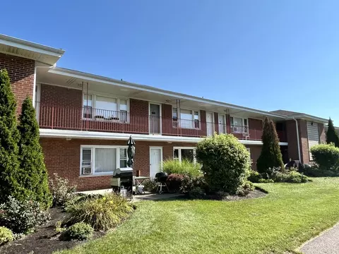 1105 Holiday Ln #3, Des Plaines, IL 60016