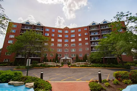 8560 W Foster Ave #606, Norridge, IL 60706