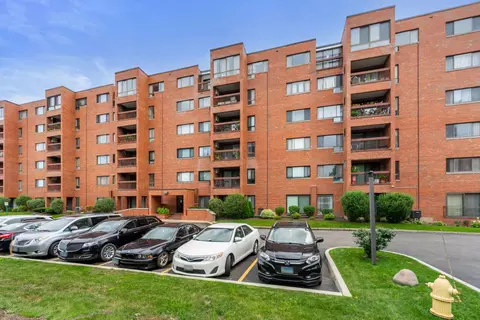 3801 Appian Way #107, Glenview, IL 60025