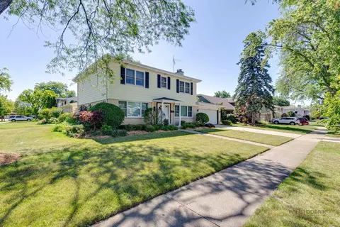 1359 Parkside Dr, Park Ridge, IL 60068