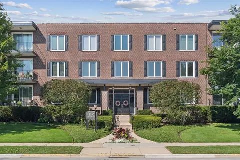 1350 N Western Ave #211, Lake Forest, IL 60045