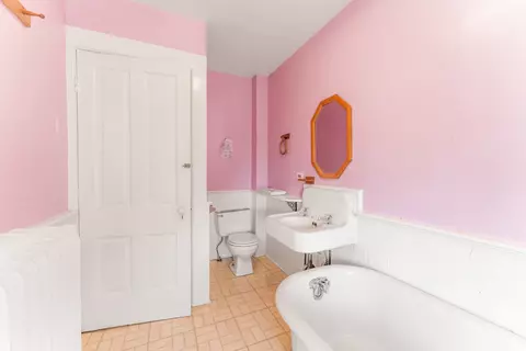 Bath - 258 Douglas Ave, Elgin, IL 60120 photo 2 of 2