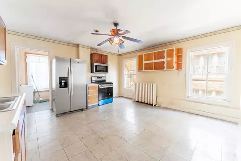 Kitchen - 258 Douglas Ave, Elgin, IL 60120 photo 1 of 2