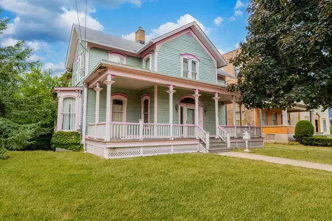 258 Douglas Ave, Elgin, IL 60120