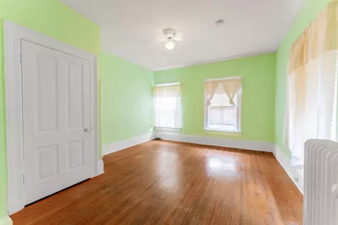 Bedroom - 258 Douglas Ave, Elgin, IL 60120 photo 4 of 9