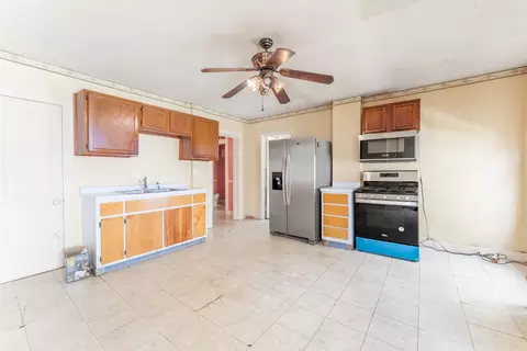 Kitchen - 258 Douglas Ave, Elgin, IL 60120 photo 2 of 2