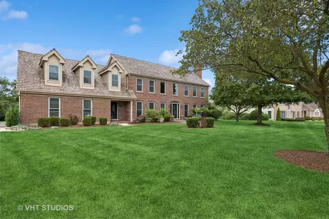 160 Weatherstone Rd, Barrington, IL 60010