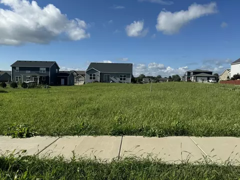 608 Isabella Dr, Mahomet, IL 61853