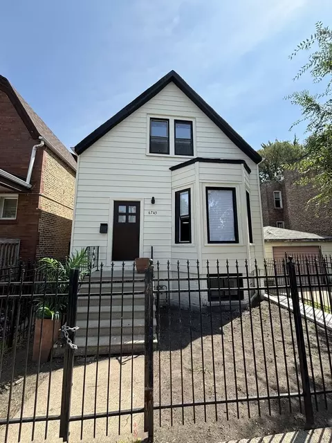 6743 S Loomis Blvd, Chicago, IL 60636