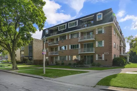 415 Wesley Ave #44, Oak Park, IL 60302