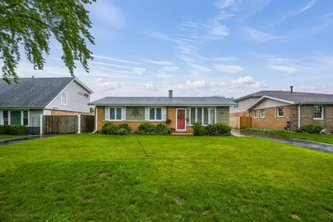 13131 W End Ln, Crestwood, IL 60418