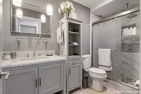 Bath - 1010 Douglas Rd, Elgin, IL 60120 photo 4 of 4