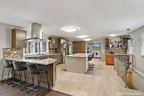 Kitchen - 1010 Douglas Rd, Elgin, IL 60120 photo 3 of 5