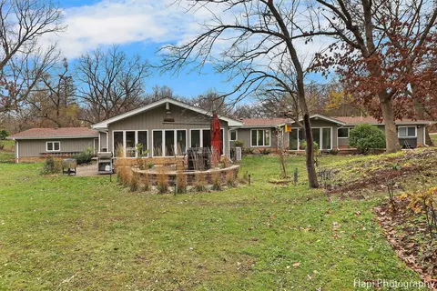 Exterior - 1010 Douglas Rd, Elgin, IL 60120 photo 11 of 12