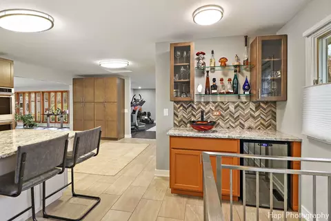 Kitchen - 1010 Douglas Rd, Elgin, IL 60120 photo 5 of 5