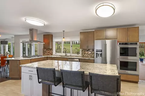 Kitchen - 1010 Douglas Rd, Elgin, IL 60120 photo 2 of 5