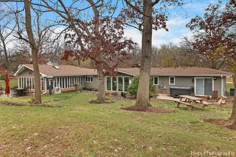Exterior - 1010 Douglas Rd, Elgin, IL 60120 photo 12 of 12