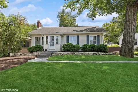 369 E Illinois Rd, Lake Forest, IL 60045