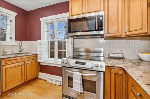 Kitchen - 369 E Illinois Rd, Lake Forest, IL 60045 photo 2 of 2