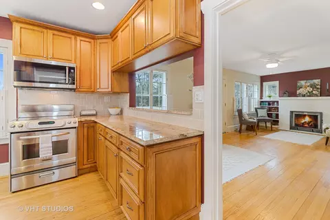 Kitchen - 369 E Illinois Rd, Lake Forest, IL 60045 photo 1 of 2