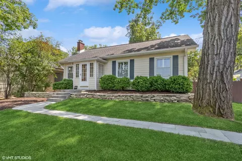 Exterior - 369 E Illinois Rd, Lake Forest, IL 60045 photo 6 of 6