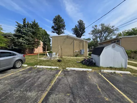 409 W Stone Ave, Addison, IL 60101 photo 2