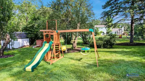 Exterior - 584 Gaslight Dr, Algonquin, IL 60102 photo 8 of 12