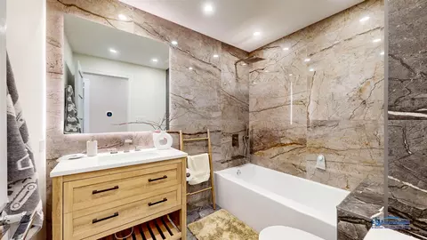 Bath - 584 Gaslight Dr, Algonquin, IL 60102 photo 2 of 3