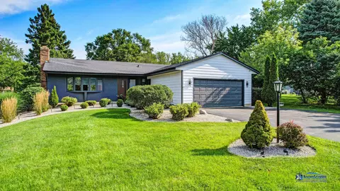 Exterior - 584 Gaslight Dr, Algonquin, IL 60102 photo 2 of 12