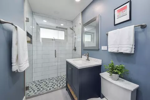 Bath - 1726 Glencoe St, Wheaton, IL 60187 photo 2 of 3