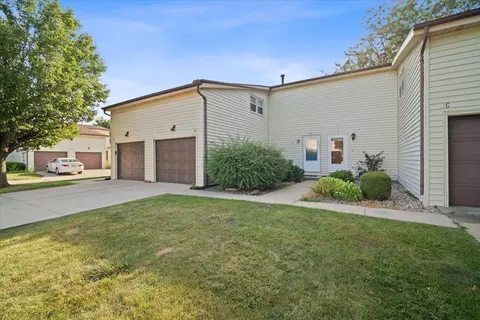 1707 King Dr #D, Normal, IL 61761